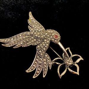 Vintage AVON Silver Tone Marcasite Pink Rhinestone HUMMINGBIRD Flower Brooch Pin